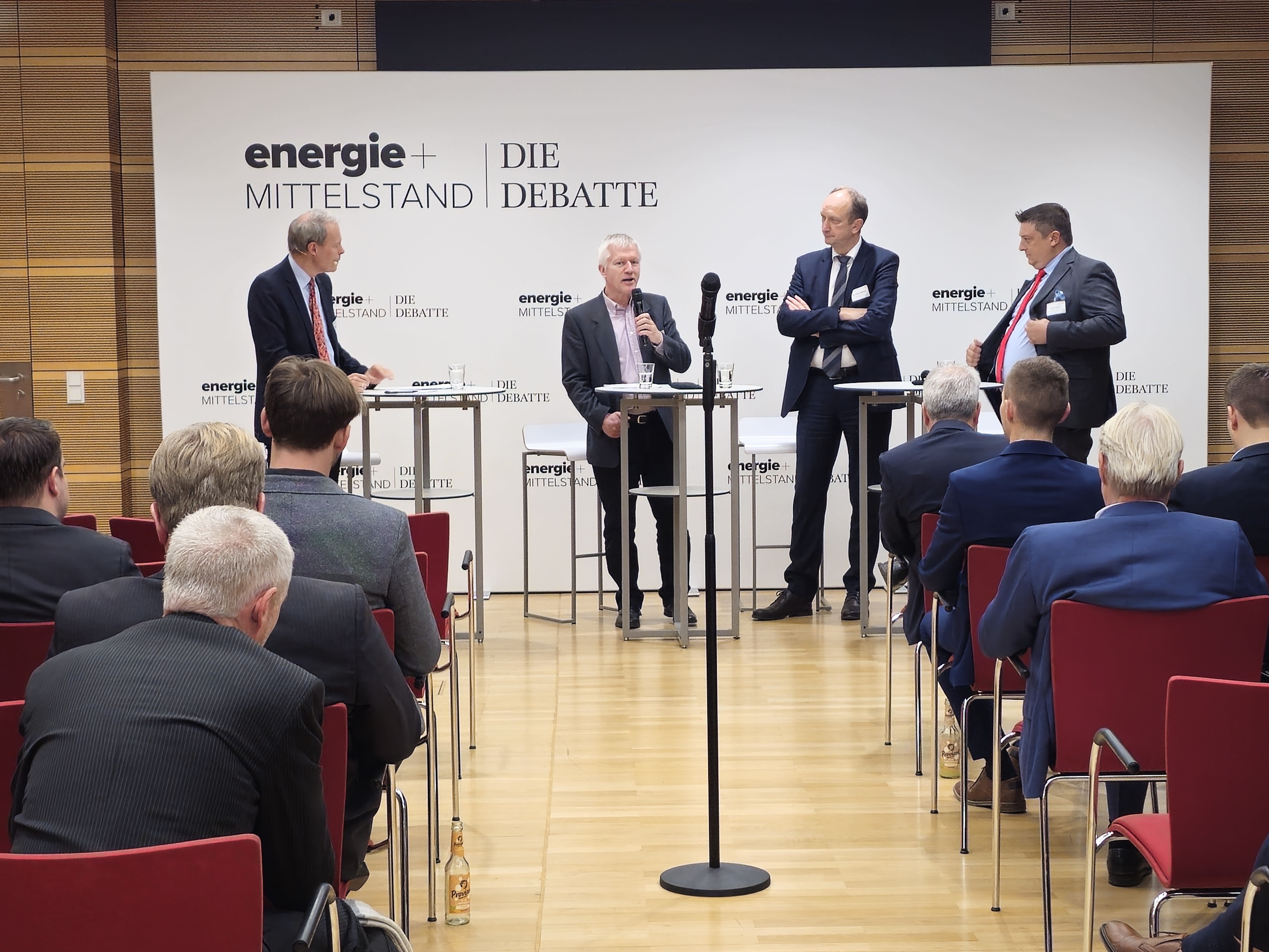Dritte Ausgabe von e+M | Die Debatte - hochkarätige Podiums&shy;diskussion gut besucht